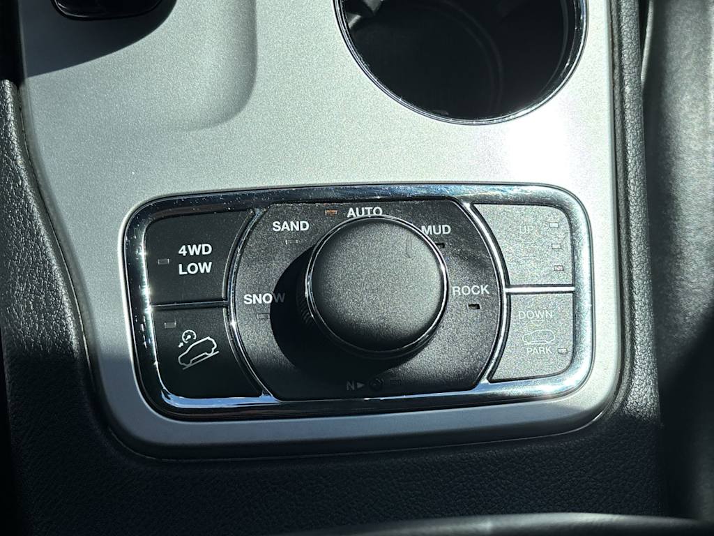 Thumbnail: 2015 Jeep Grand Cherokee - 26