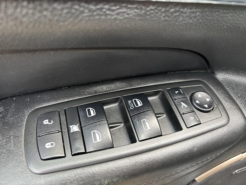 Thumbnail: 2015 Jeep Grand Cherokee - 12