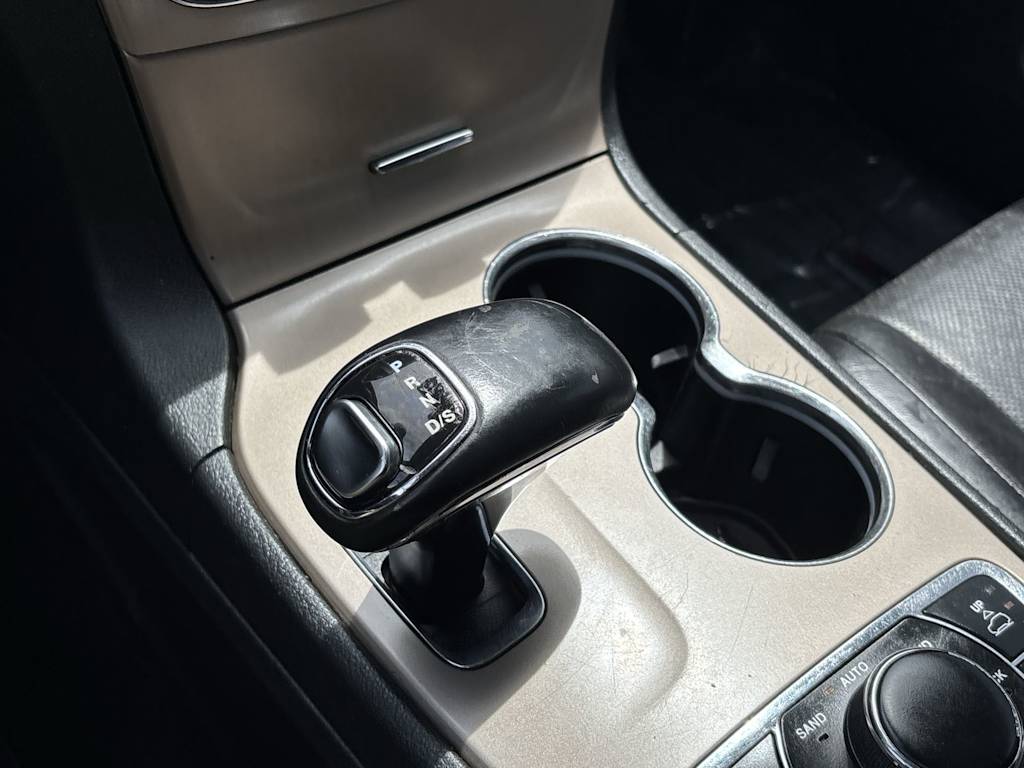 Thumbnail: 2015 Jeep Grand Cherokee - 9