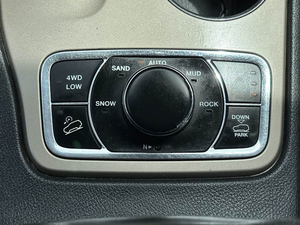 Thumbnail: 2015 Jeep Grand Cherokee - 26