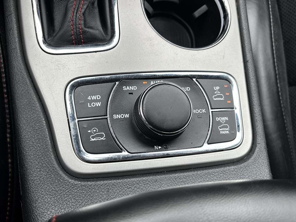 Thumbnail: 2017 Jeep Grand Cherokee - 25