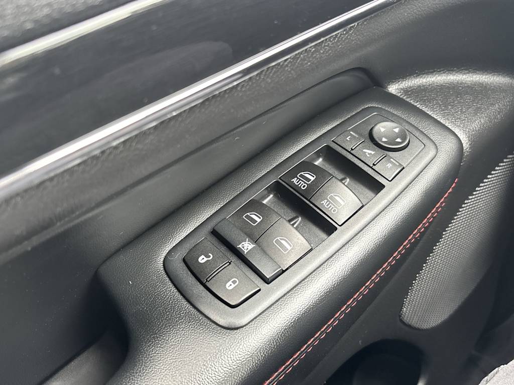 Thumbnail: 2017 Jeep Grand Cherokee - 28