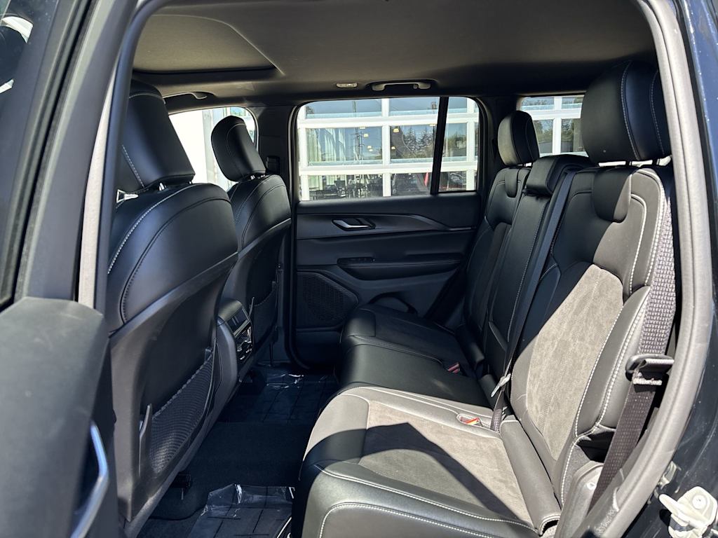 Thumbnail: 2023 Jeep Grand Cherokee - 10