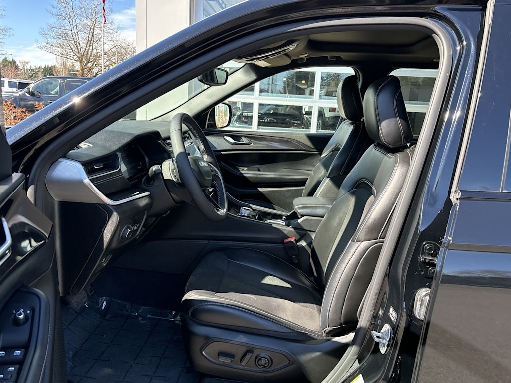 Thumbnail: 2023 Jeep Grand Cherokee - 7