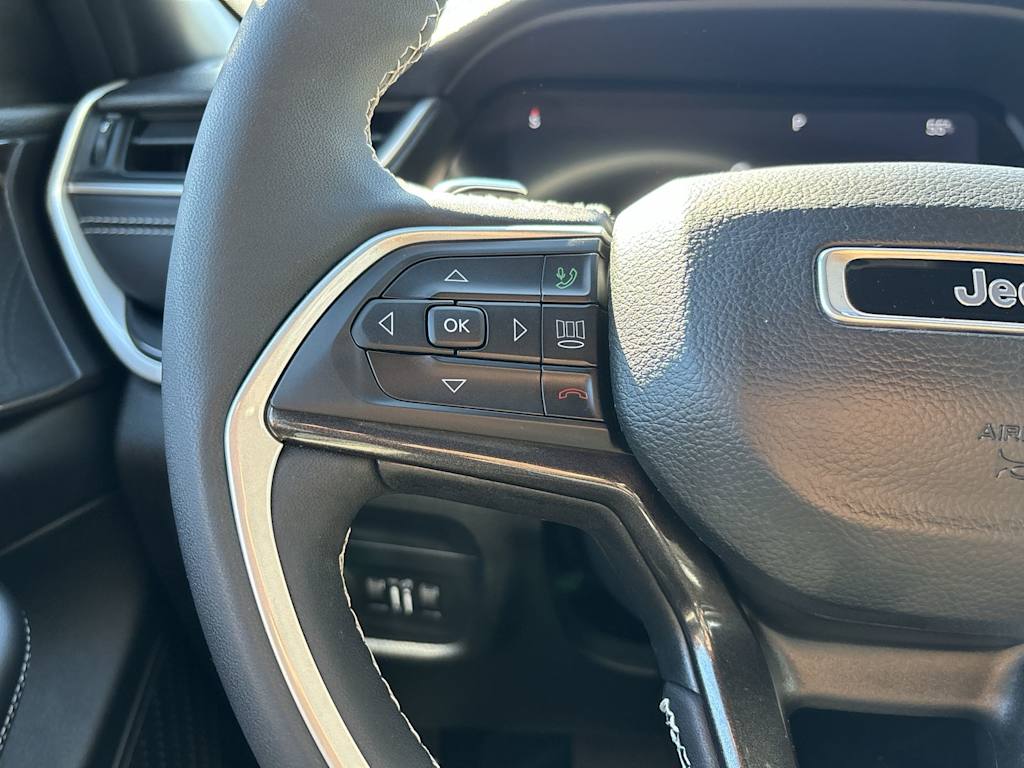 Thumbnail: 2023 Jeep Grand Cherokee - 16
