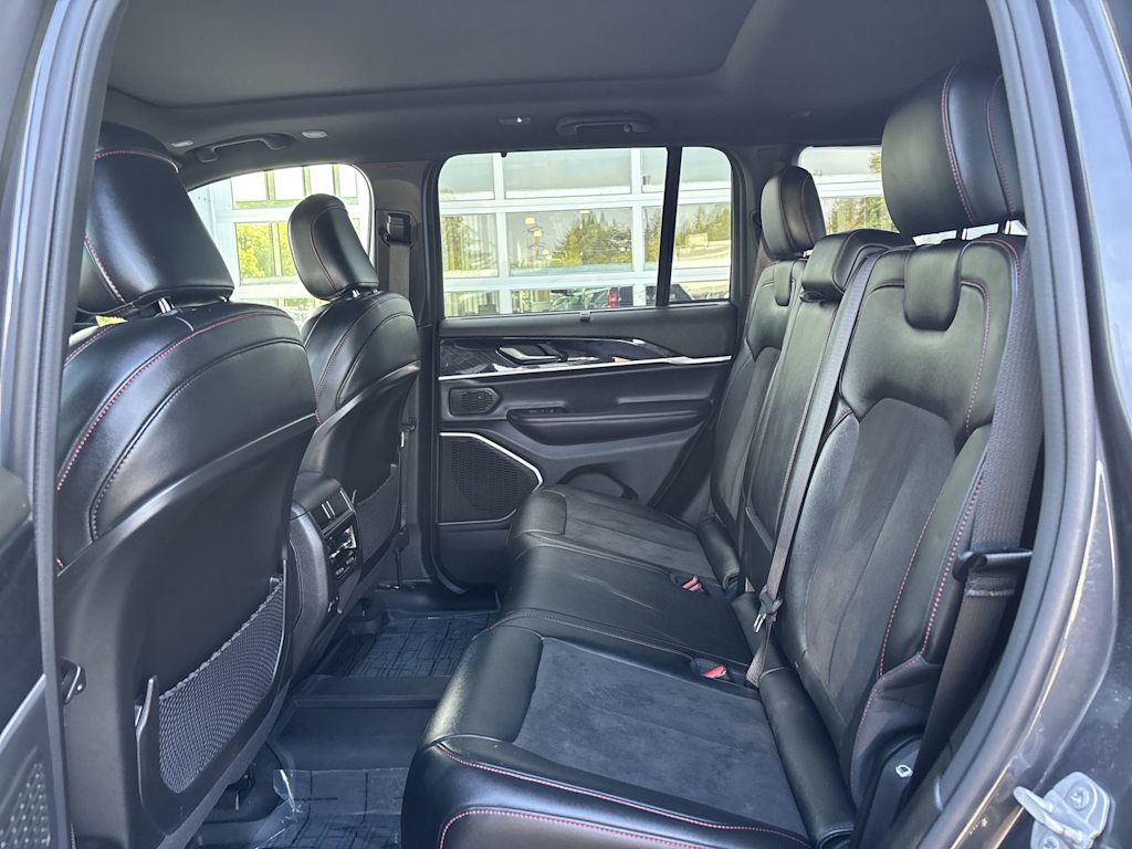 Thumbnail: 2022 Jeep Grand Cherokee - 10
