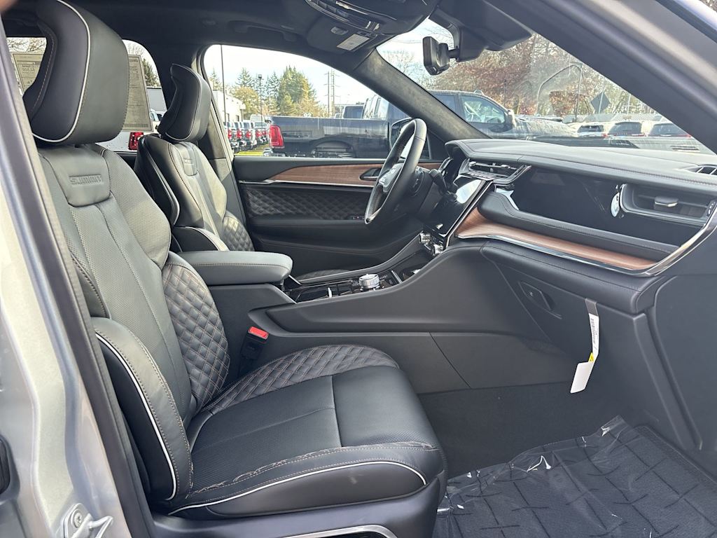 Thumbnail: 2025 Jeep Grand Cherokee - 6