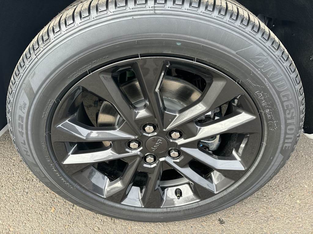 Thumbnail: 2026 Jeep Grand Cherokee L - 4