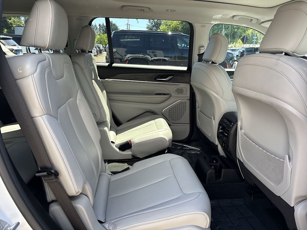 Thumbnail: 2023 Jeep Grand Cherokee L - 9