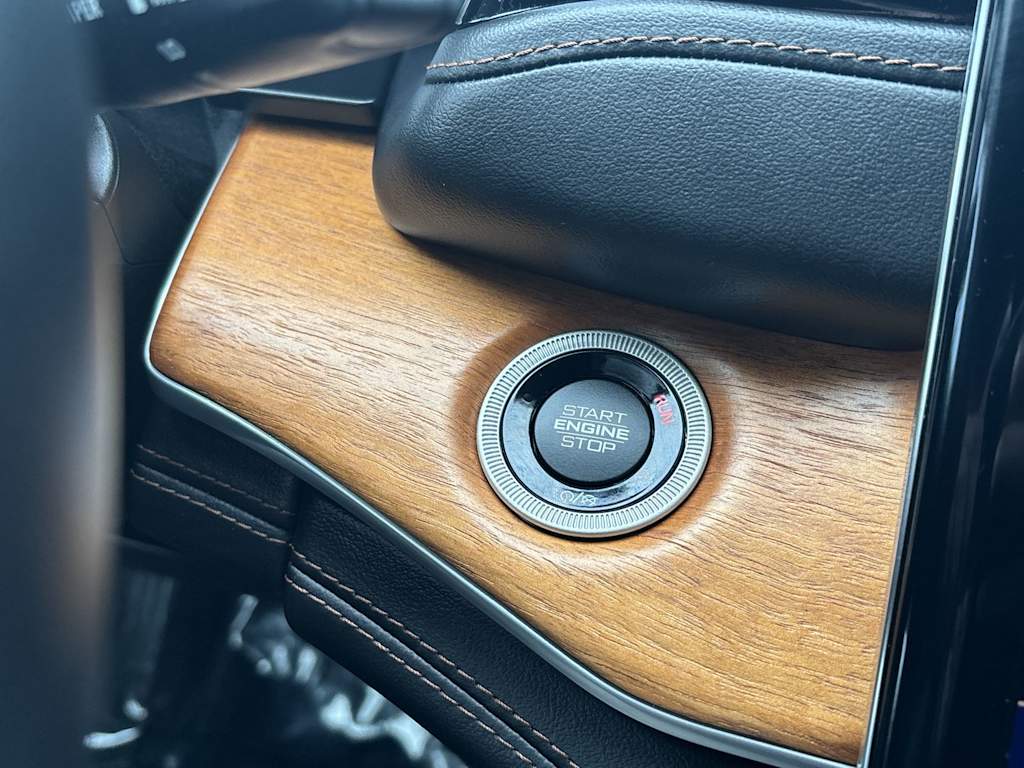 Thumbnail: 2023 Jeep Grand Cherokee L - 18