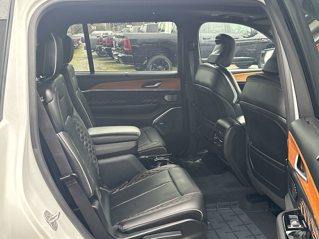 Thumbnail: 2023 Jeep Grand Cherokee L - 9