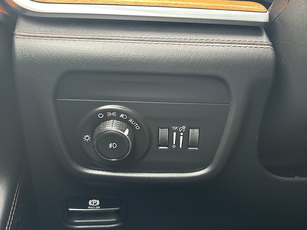 Thumbnail: 2023 Jeep Grand Cherokee L - 17