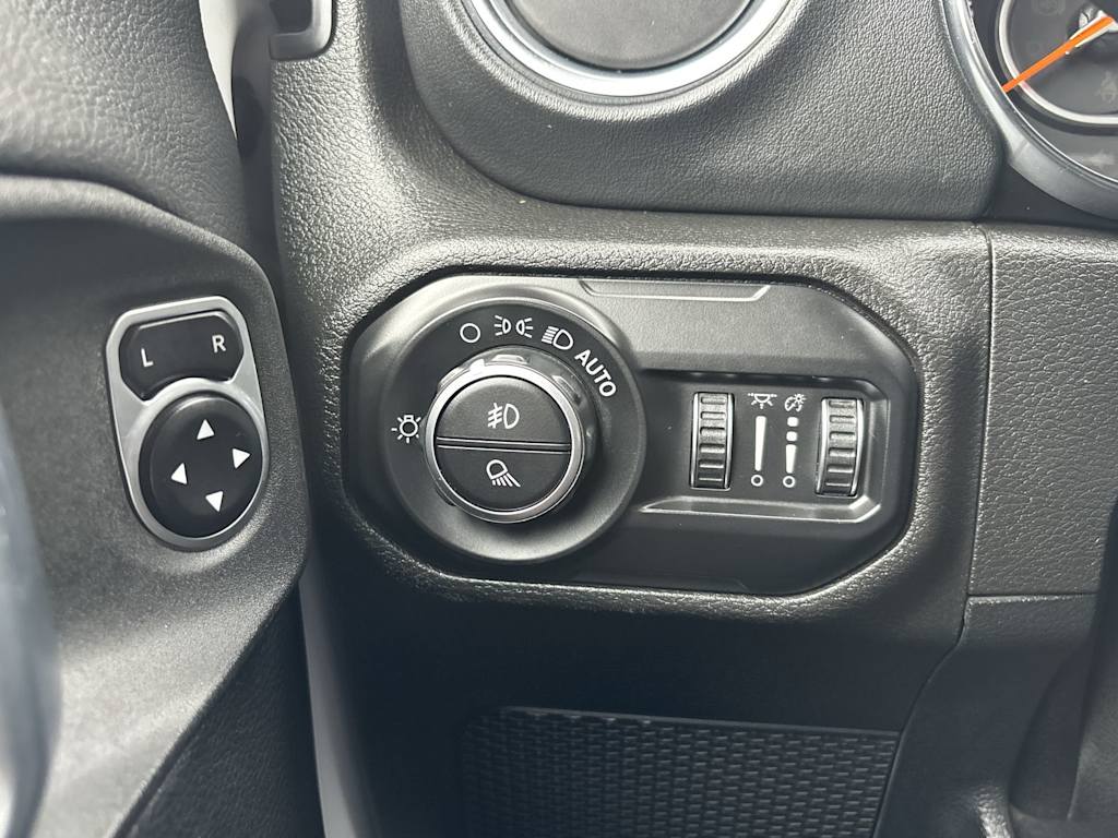 Thumbnail: 2020 Jeep Gladiator - 18