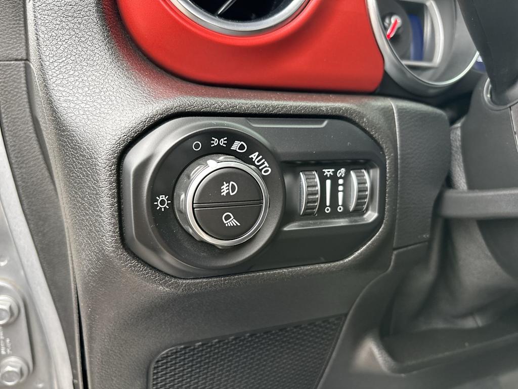 Thumbnail: 2021 Jeep Gladiator - 15