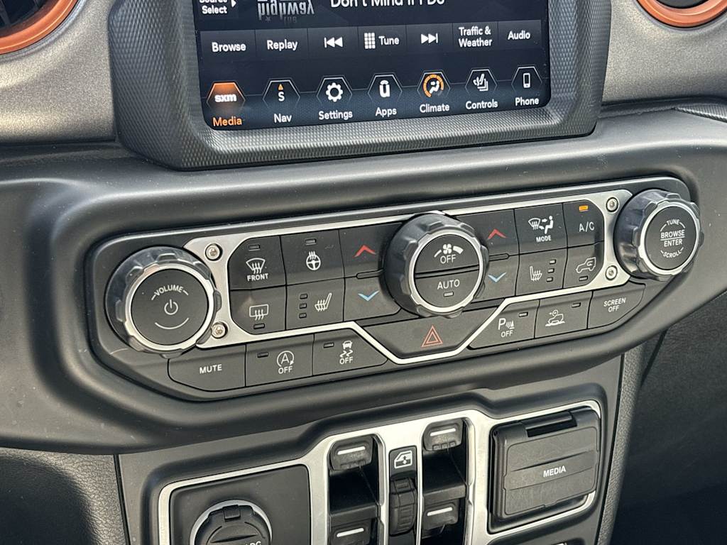2021 Jeep Gladiator Mojave 26
