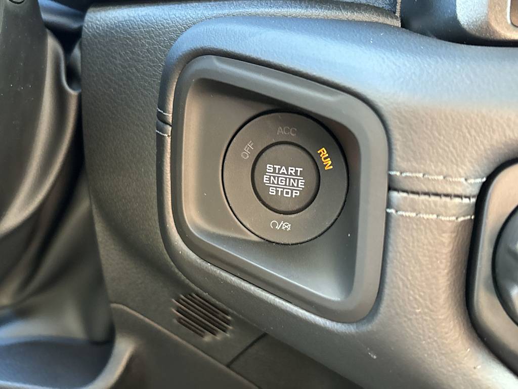 Thumbnail: 2025 Jeep Gladiator - 27