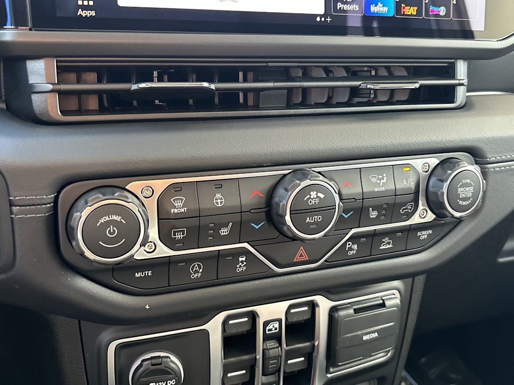 Thumbnail: 2025 Jeep Gladiator - 25