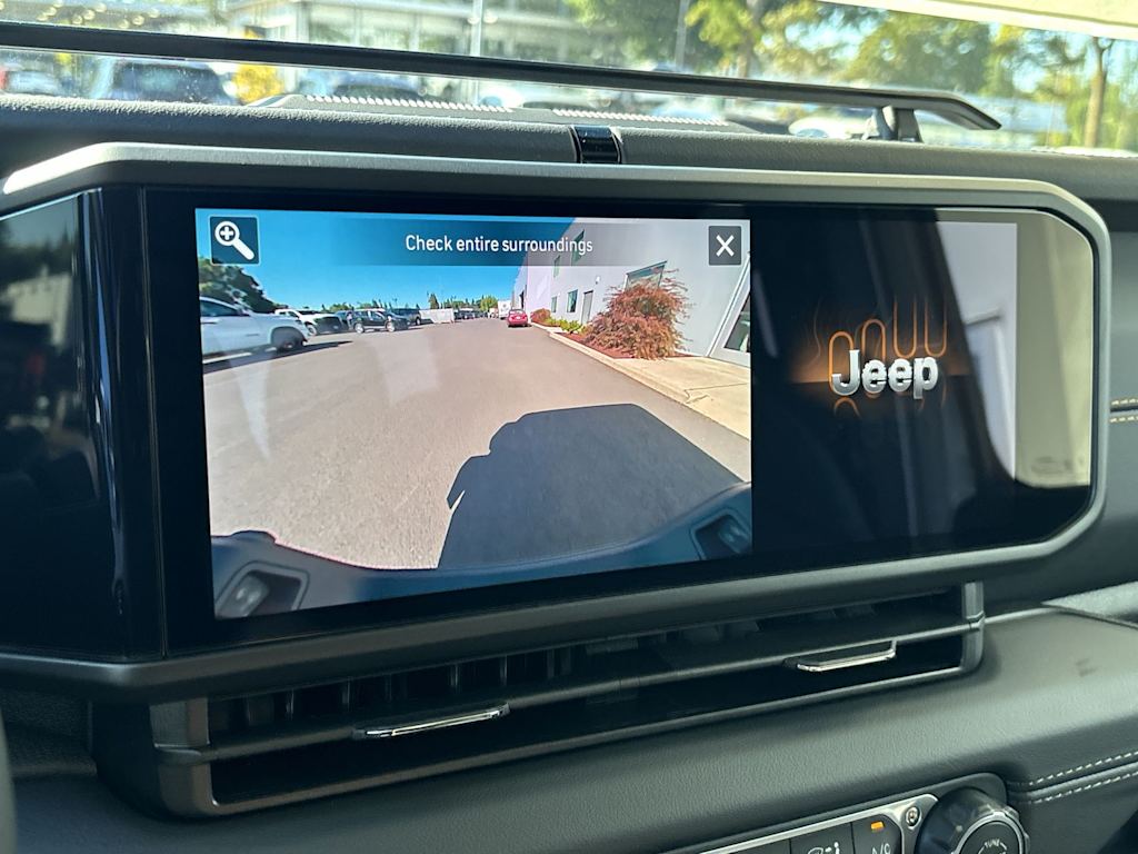 Thumbnail: 2025 Jeep Gladiator - 23