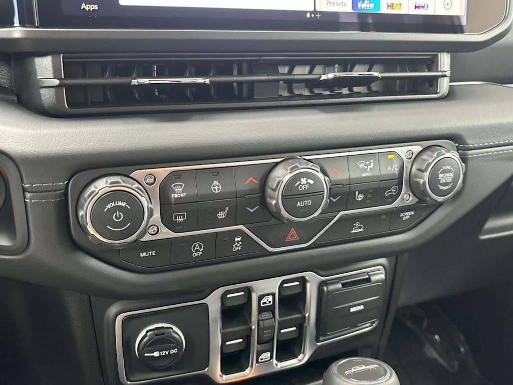 Thumbnail: 2026 Jeep Gladiator - 23