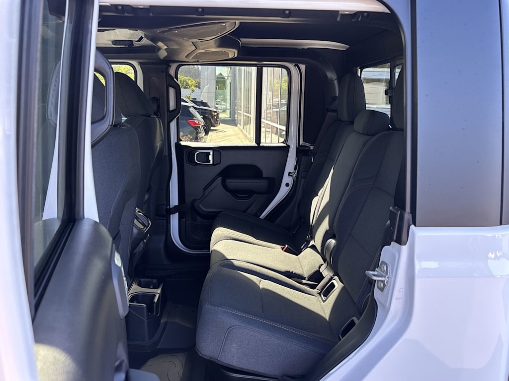 Thumbnail: 2026 Jeep Gladiator - 15