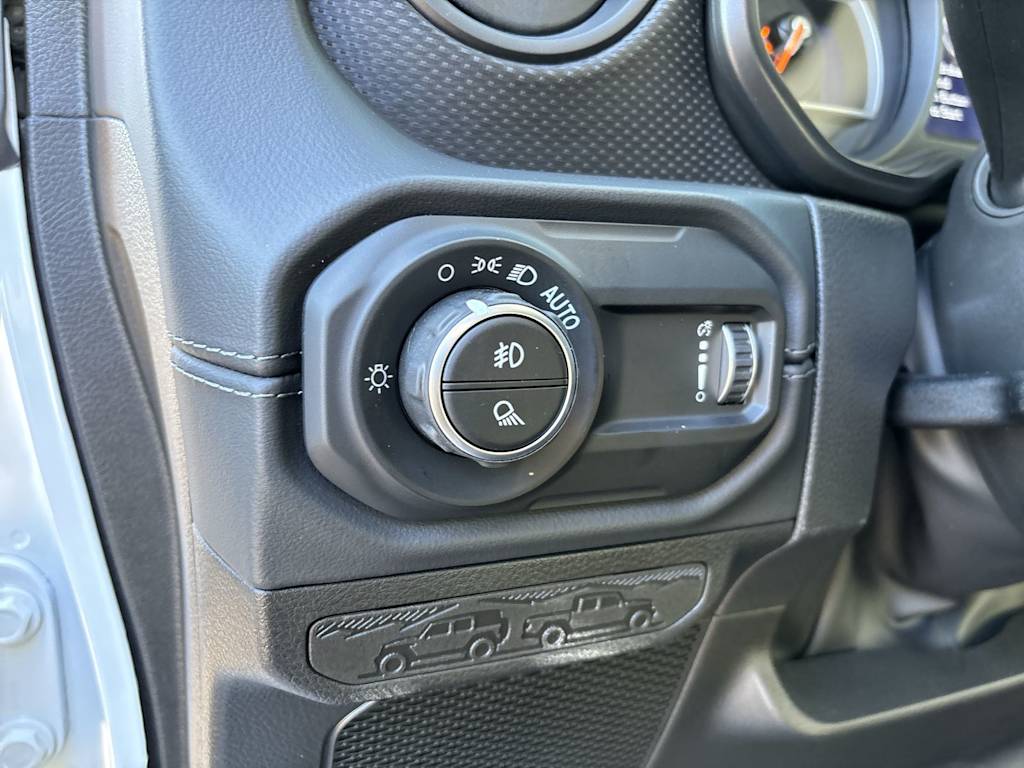 Thumbnail: 2025 Jeep Gladiator - 15