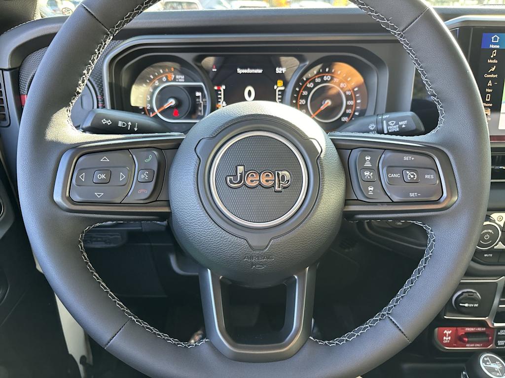 Thumbnail: 2025 Jeep Gladiator - 16