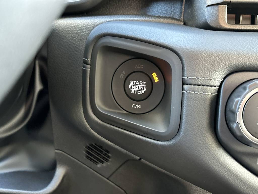 Thumbnail: 2025 Jeep Gladiator - 29