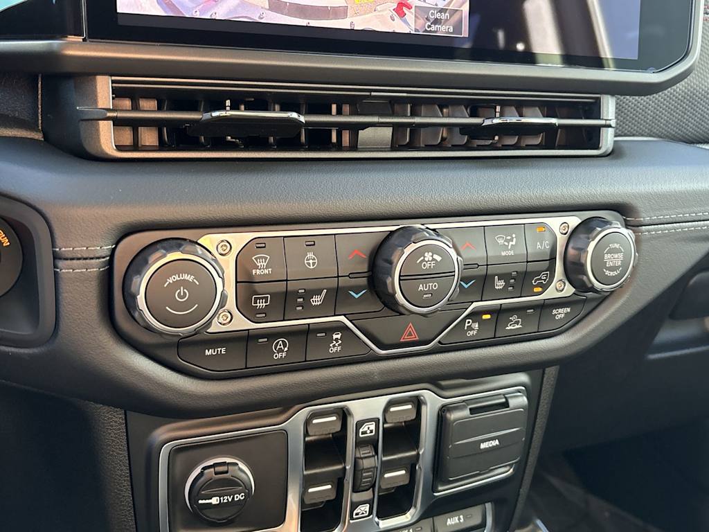 Thumbnail: 2025 Jeep Gladiator - 26