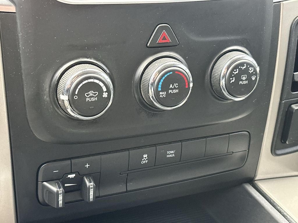2015 RAM 1500 SLT 23