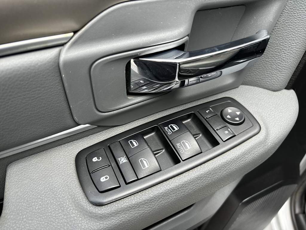 2015 RAM 1500 SLT 13