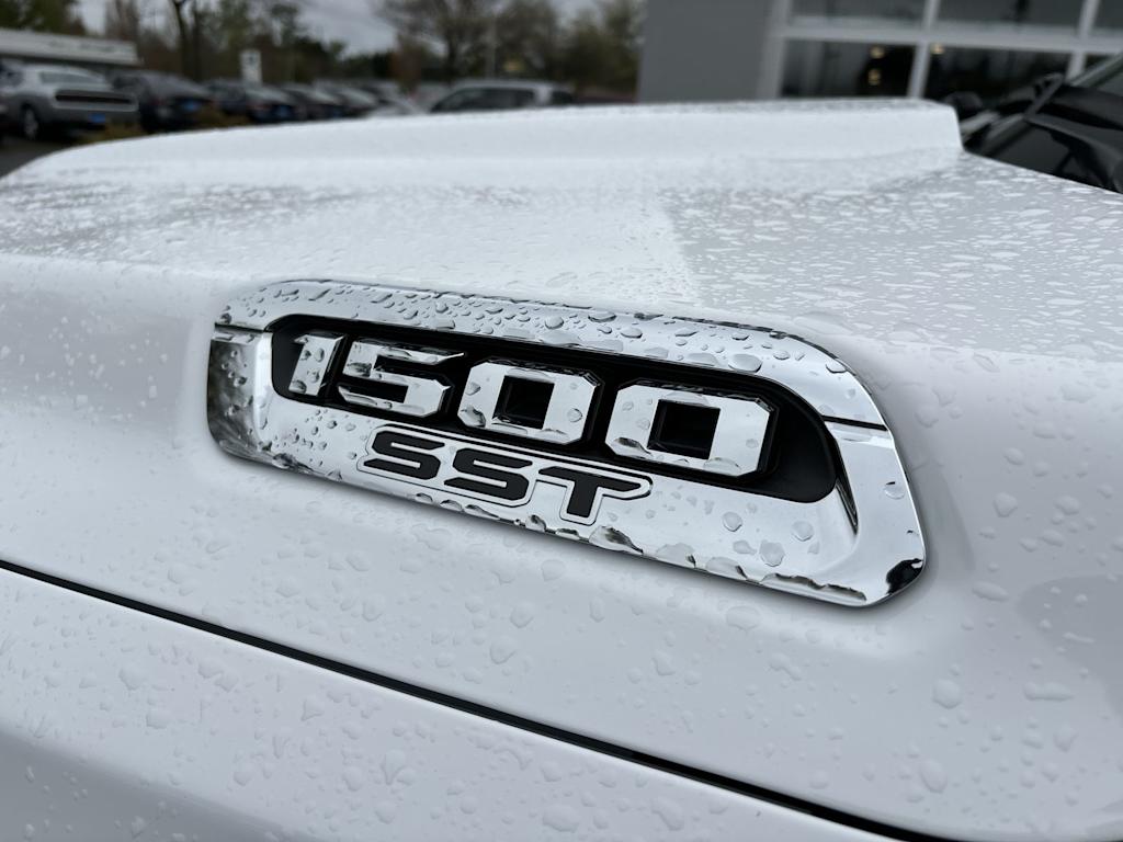 2025 RAM 1500 Laramie 4