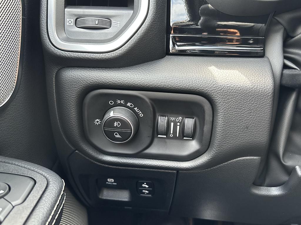 Thumbnail: 2026 RAM 1500 - 19