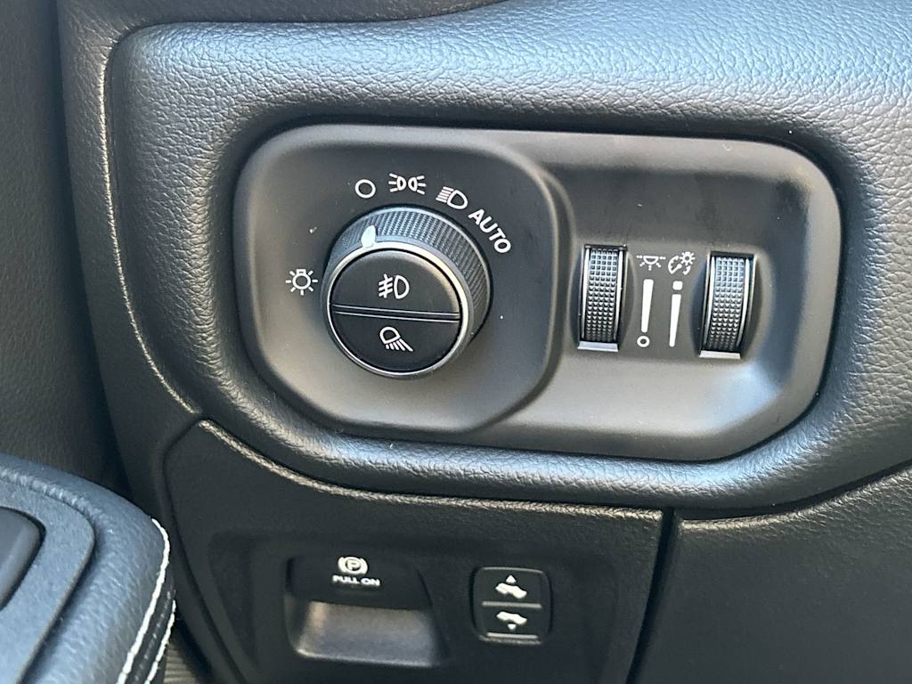 Thumbnail: 2026 RAM 1500 - 17