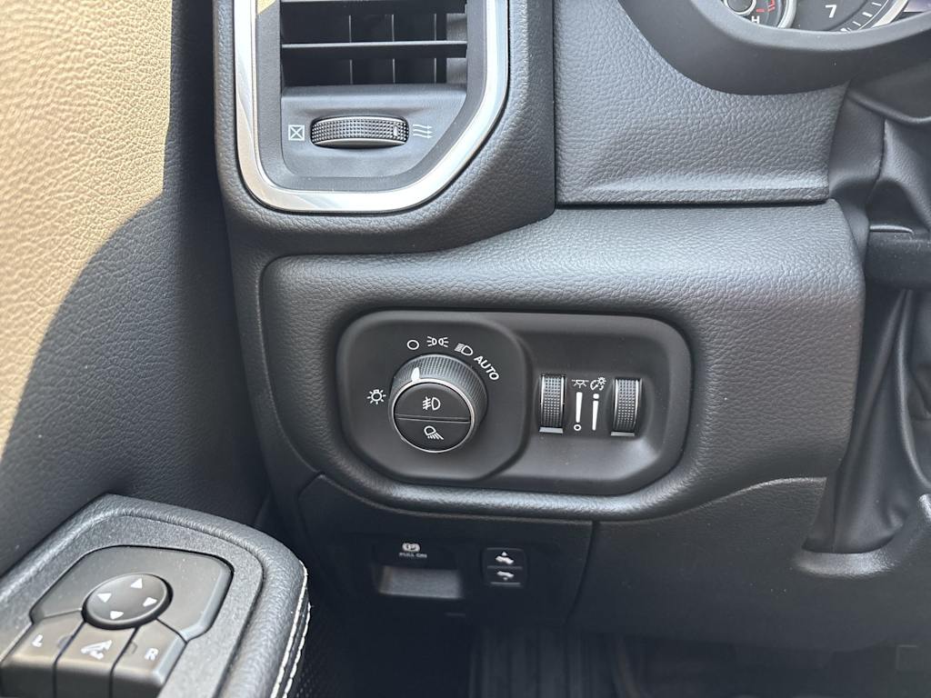Thumbnail: 2026 RAM 1500 - 17