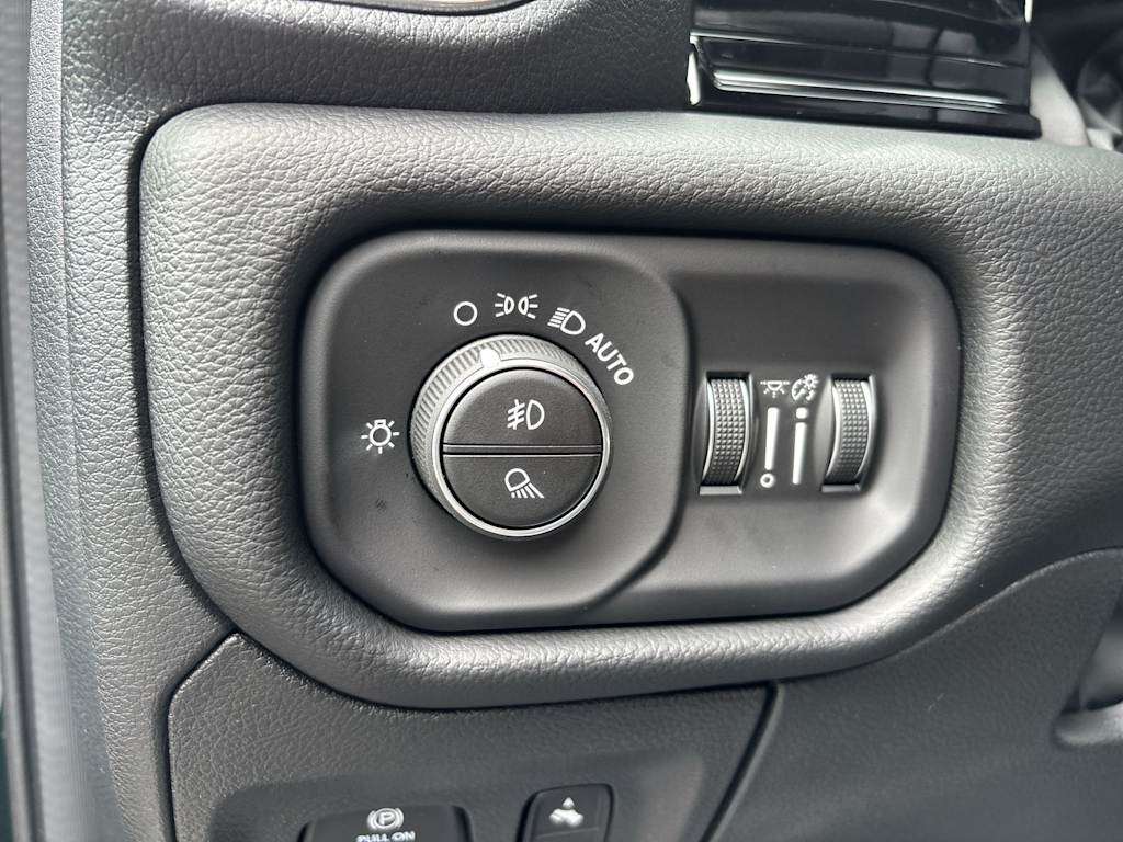 Thumbnail: 2026 RAM 1500 - 15