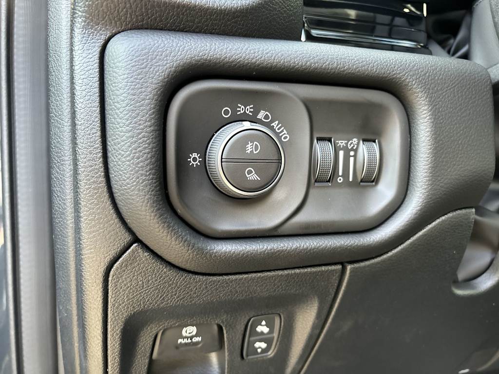 Thumbnail: 2026 RAM 1500 - 13
