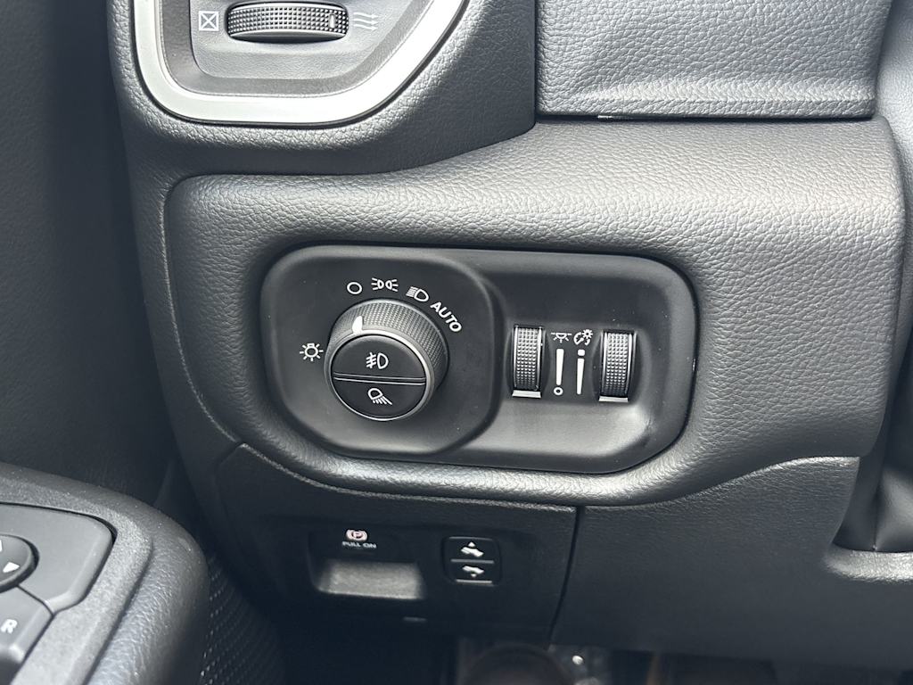 Thumbnail: 2026 RAM 1500 - 17