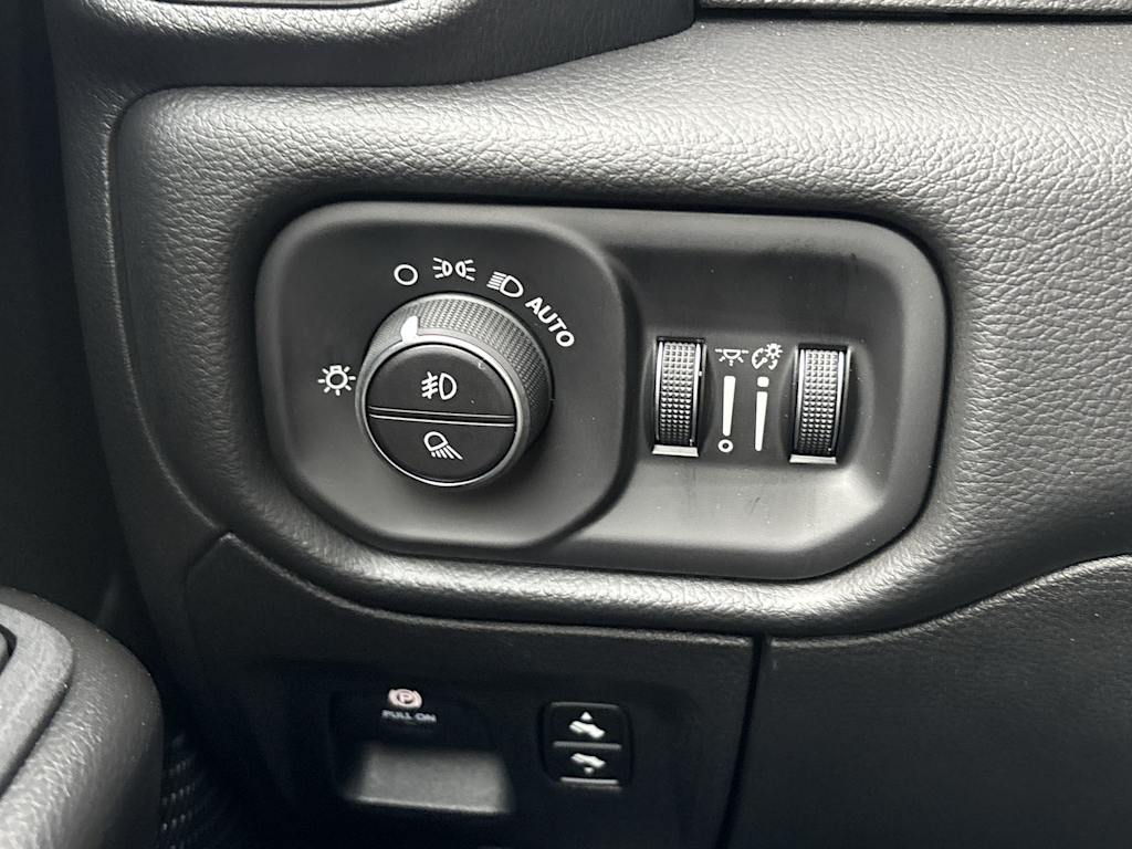 Thumbnail: 2026 RAM 1500 - 17