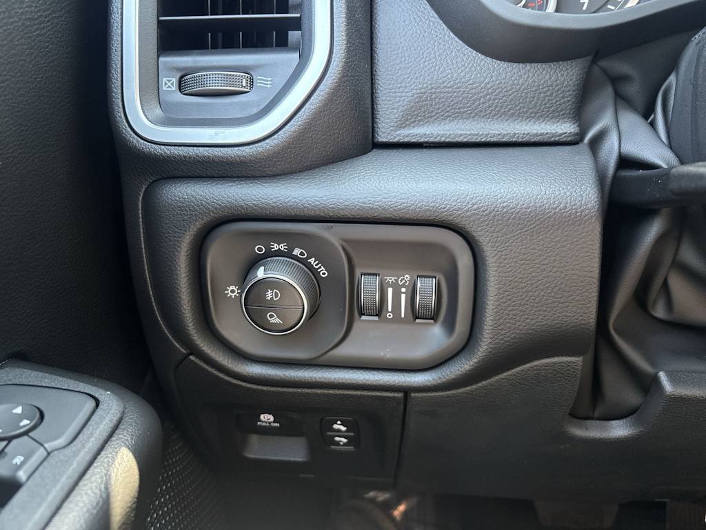 Thumbnail: 2026 RAM 1500 - 17