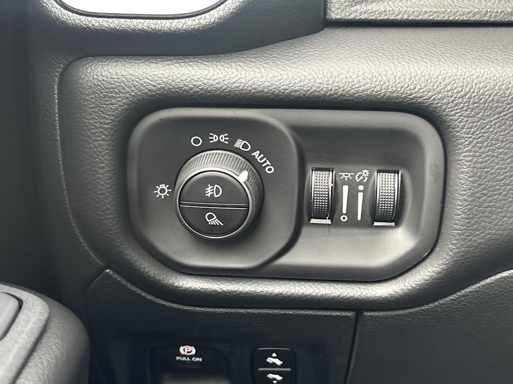 Thumbnail: 2026 RAM 1500 - 17