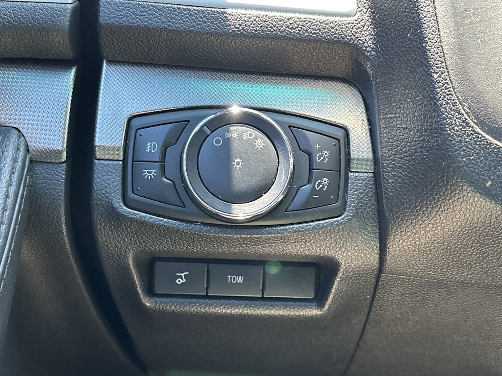 Thumbnail: 2015 Ford Explorer - 10