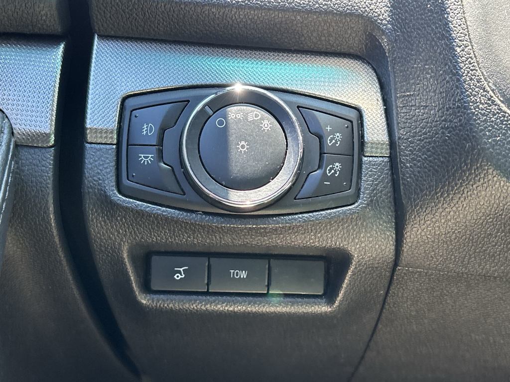 Thumbnail: 2015 Ford Explorer - 21
