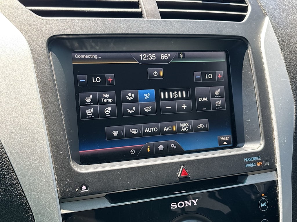 Thumbnail: 2015 Ford Explorer - 15