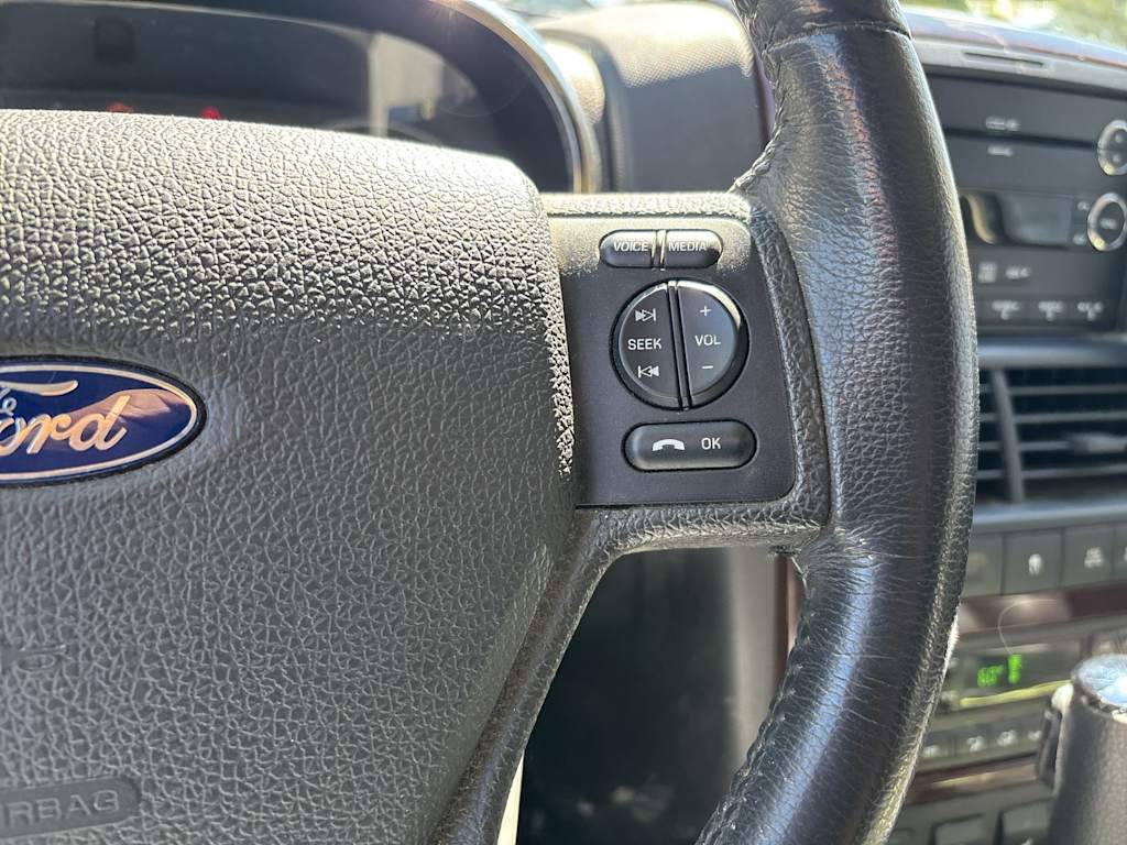 Thumbnail: 2010 Ford Explorer - 17