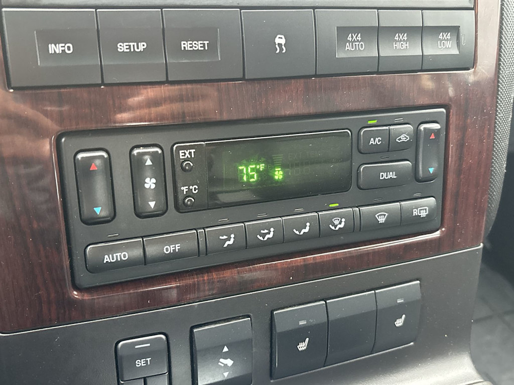 Thumbnail: 2010 Ford Explorer - 21