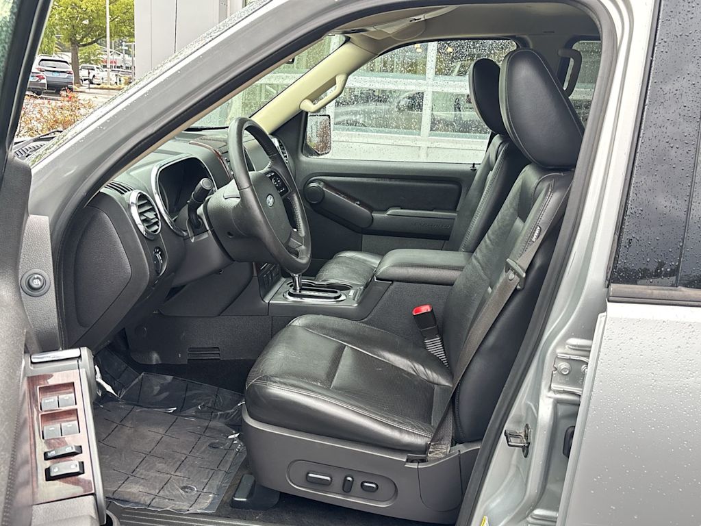 Thumbnail: 2010 Ford Explorer - 8
