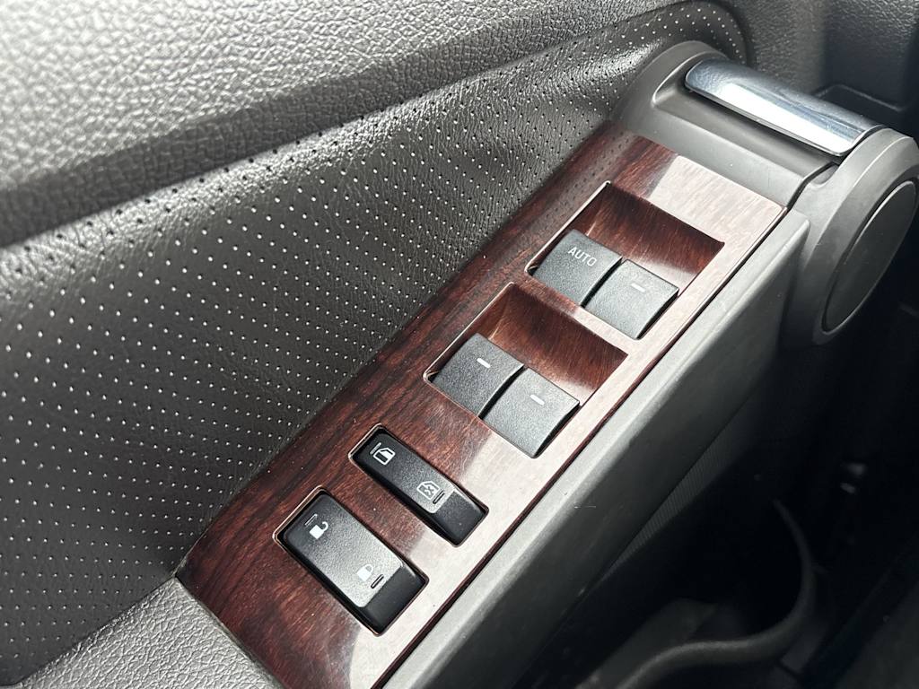 Thumbnail: 2010 Ford Explorer - 23