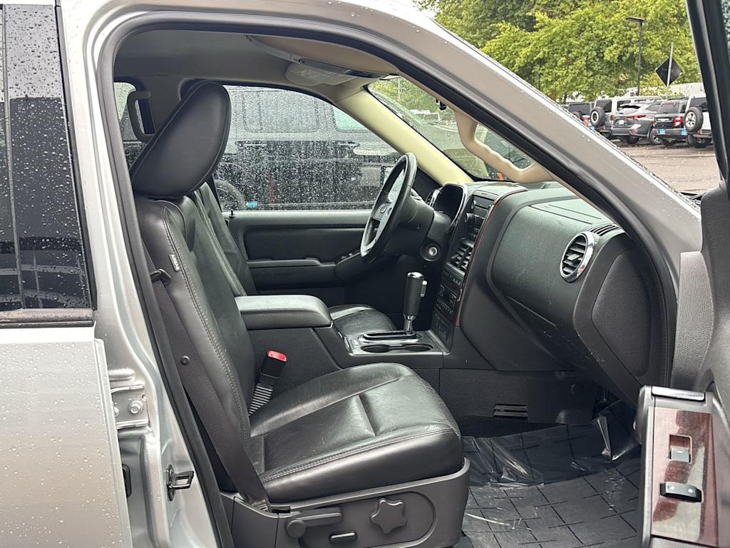 Thumbnail: 2010 Ford Explorer - 7