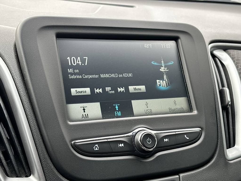 Thumbnail: 2017 Chevrolet Malibu - 21