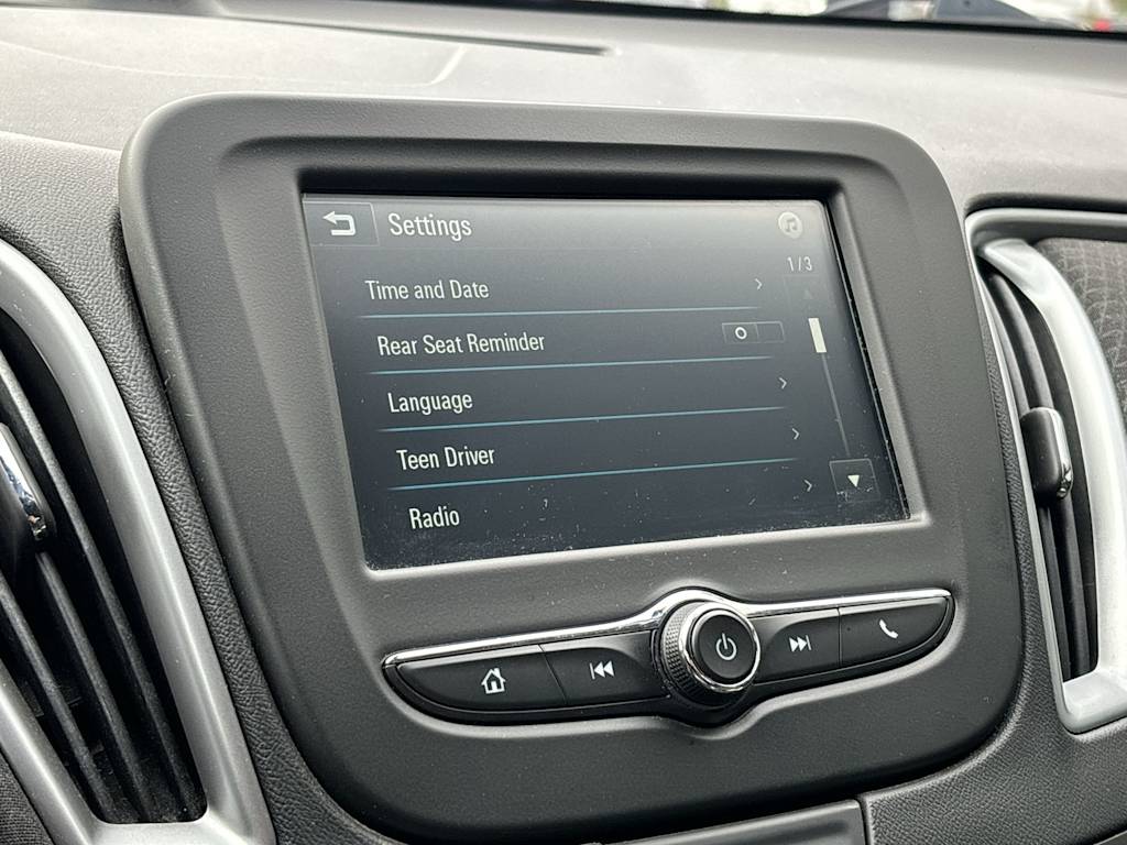 Thumbnail: 2017 Chevrolet Malibu - 18